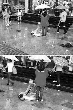 女孩雨天为乞讨老人撑伞被指上班不工作遭开除
