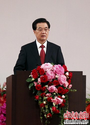 香港新一届政府宣誓就职胡锦涛提四点希望(全文)