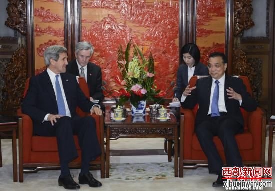 4月13日,中国国务院总理李克强在北京中南海紫光阁会见美国国务卿克里。中新社发 刘震 摄 4月13日,中国国务院总理李克强在北京中南海紫光阁会见美国国务卿克里。中新社发 刘震 摄