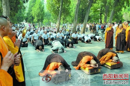 200多位洋弟子朝圣少林 释永信颁发“毕业证”