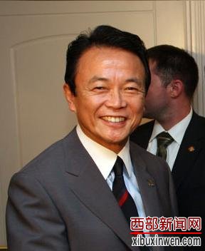 麻生太郎再放厥词称阁僚可“悄悄”参拜靖国神社
