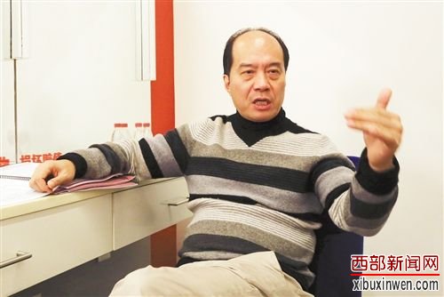 著名指挥家张国勇接受采访。
