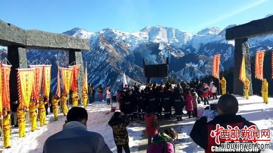 新疆十二勇士天山天池迎新祈福(图)