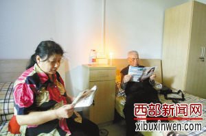 昨日下午,白天室内看书仍需点蜡烛。 昨日下午,白天室内看书仍需点蜡烛。