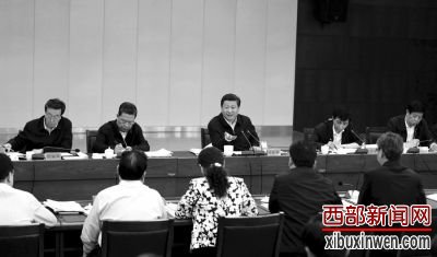 5月9日,习近平到河南省兰考县,指导兰考县委常委班子专题民主生活会并发表重要讲话。新华社发 5月9日,习近平到河南省兰考县,指导兰考县委常委班子专题民主生活会并发表重要讲话。新华社发
