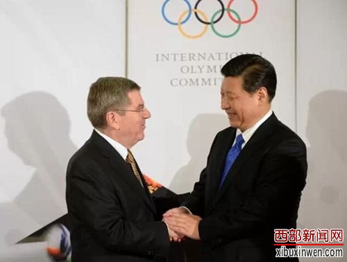 看,习近平和巴赫握手时,俩人笑得多亲切! 看,习近平和巴赫握手时,俩人笑得多亲切!